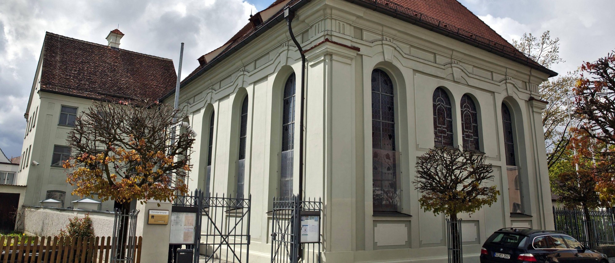 Außenansicht der ehemaligen Synagoge Ichenhausen. Führt zur Unterseite &quot;Ichenhausen&quot;.